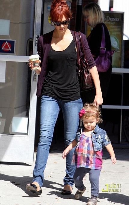 “Công chúa nhỏ” của Jessica Alba chập chững bước đầu tiên - 3