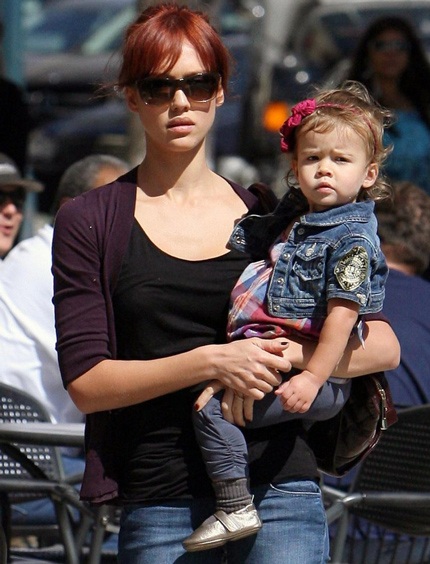 “Công chúa nhỏ” của Jessica Alba chập chững bước đầu tiên - 5