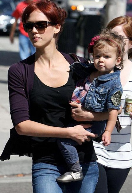 “Công chúa nhỏ” của Jessica Alba chập chững bước đầu tiên - 6