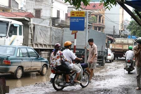 Người dân có thể phải gánh 2 loại phí lưu hành xe - 1 Người dân có thể phải gánh 2 loại phí lưu hành xe - 1