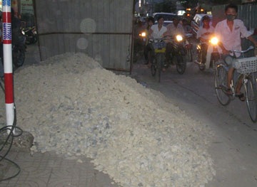 “Bẫy” đầy đường, cơ quan quản lý kêu cứu thanh tra - 1 “Bẫy” đầy đường, cơ quan quản lý kêu cứu thanh tra - 1