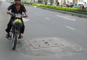 “Bẫy” đầy đường, cơ quan quản lý kêu cứu thanh tra - 2 “Bẫy” đầy đường, cơ quan quản lý kêu cứu thanh tra - 2