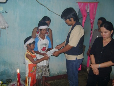 Báo Dân trí đến với đồng bào tâm bão - 2