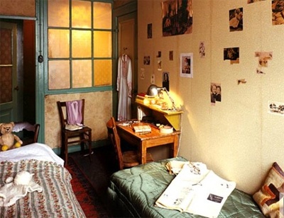 Sốt video “cực hiếm” về tác giả nhí nổi tiếng Anne Frank - 4 Sốt video “cực hiếm” về tác giả nhí nổi tiếng Anne Frank - 4