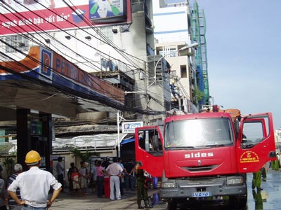 Một cây xăng suýt bốc hỏa - 1