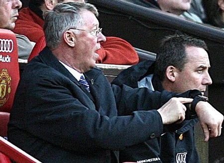 Ferguson chỉ trích trọng tài Wiley vì... thiếu phút bù giờ - 1 Ferguson chỉ trích trọng tài Wiley vì... thiếu phút bù giờ - 1