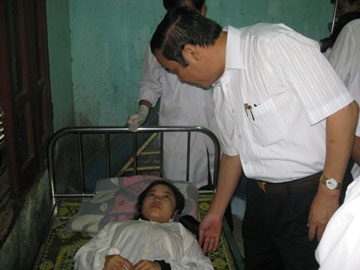 Hai xe khách đấu đầu, 8 người chết - 2 Hai xe khách đấu đầu, 8 người chết - 2