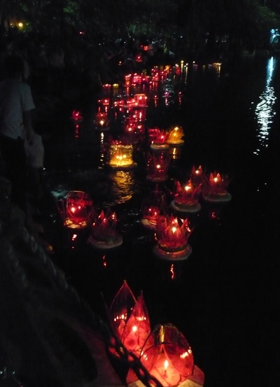Thả đèn hoa đăng bế mạc “Lễ hội Dạ cổ hoài lang” - 3 Thả đèn hoa đăng bế mạc “Lễ hội Dạ cổ hoài lang” - 3