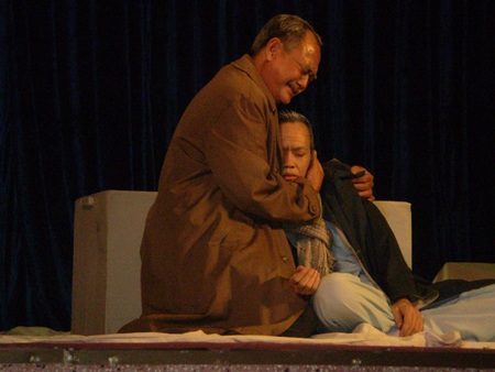 Hoài Linh “hoang mang xa xứ” với Dạ cổ hoài lang - 5 Hoài Linh “hoang mang xa xứ” với Dạ cổ hoài lang - 5
