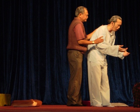Hoài Linh “hoang mang xa xứ” với Dạ cổ hoài lang - 3 Hoài Linh “hoang mang xa xứ” với Dạ cổ hoài lang - 3