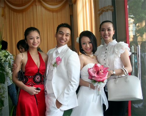 Thành Trung hôn Thu Phượng say đắm trong ngày cưới - 14 Thành Trung hôn Thu Phượng say đắm trong ngày cưới - 14