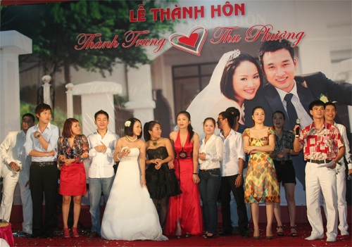 Thành Trung hôn Thu Phượng say đắm trong ngày cưới - 20 Thành Trung hôn Thu Phượng say đắm trong ngày cưới - 20