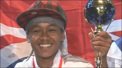 Cậu bé 14 tuổi nhảy hip hop “cực siêu” - 1 Cậu bé 14 tuổi nhảy hip hop “cực siêu” - 1