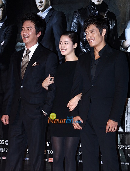 Hai mỹ nhân của “bom tấn” Iris “đọ” độ xinh đẹp - 8