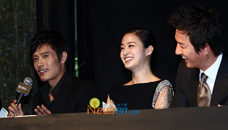 Hai mỹ nhân của “bom tấn” Iris “đọ” độ xinh đẹp - 11