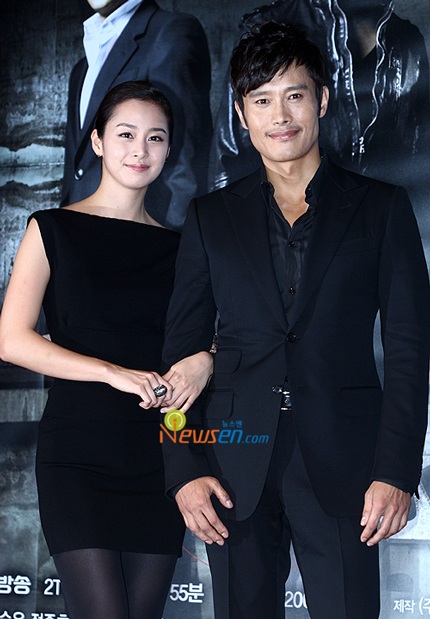 Hai mỹ nhân của “bom tấn” Iris “đọ” độ xinh đẹp - 12