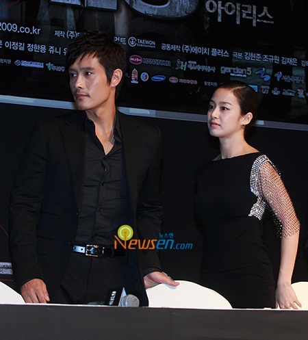 Hai mỹ nhân của “bom tấn” Iris “đọ” độ xinh đẹp - 14