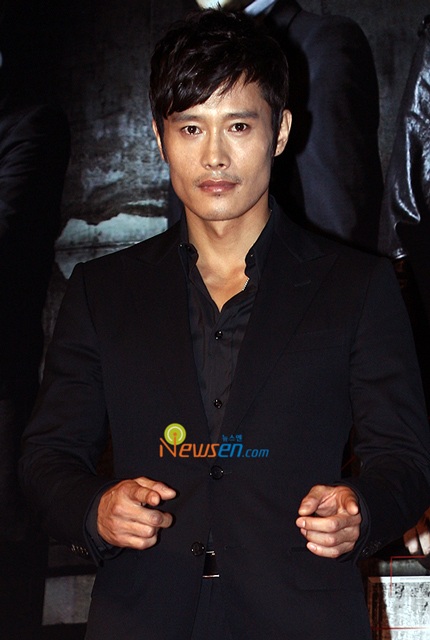 Hai mỹ nhân của “bom tấn” Iris “đọ” độ xinh đẹp - 18