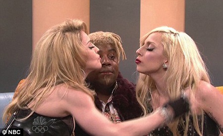 Madonna and Lady GaGa fighting on TV? - 4