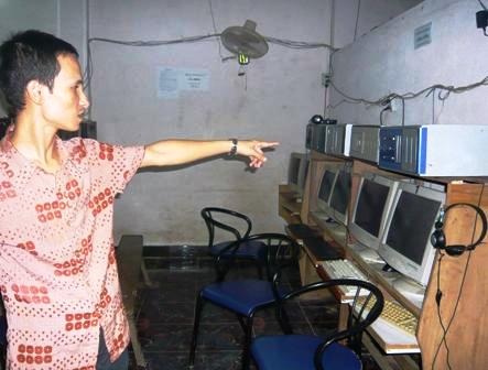 Cả phố chập cháy điện, “dài cổ” chờ đền bù - 1