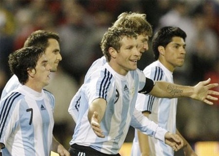 Maradona hoàn tất danh sách ĐT Argentina cho 2 trận sinh tử - 1