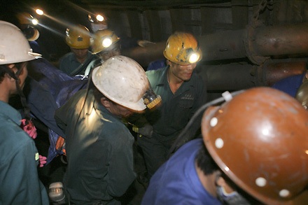 4 công nhân mắc kẹt trong lò than