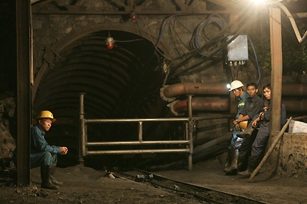 Phát hiện 3 thi thể vùi dưới lớp đất đá - 1