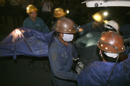 Phát hiện 3 thi thể vùi dưới lớp đất đá - 2