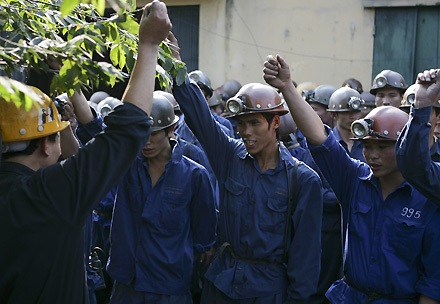 Phát hiện 3 thi thể vùi dưới lớp đất đá - 4