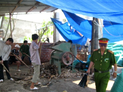 Gom xương động vật từ bãi rác về chế biến - 2 Gom xương động vật từ bãi rác về chế biến - 2