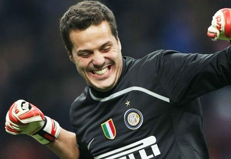 Inter vội gia hạn với Julio Cesar do bị “nắn gân”? - 1 Inter vội gia hạn với Julio Cesar do bị “nắn gân”? - 1