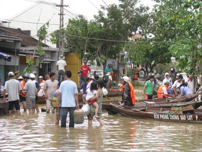“Hậu” bão lũ, dịch bệnh hoành hành - 1 “Hậu” bão lũ, dịch bệnh hoành hành - 1