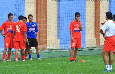 ĐT Việt Nam: Mỏi mắt chờ “viện binh” - 1 ĐT Việt Nam: Mỏi mắt chờ “viện binh” - 1