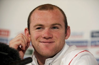 Rooney muốn xô đổ kỷ lục của Sir Bobby Charlton - 1 Rooney muốn xô đổ kỷ lục của Sir Bobby Charlton - 1