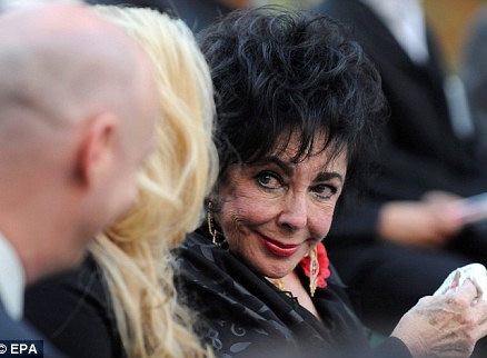 Elizabeth Taylor sắp phẫu thuật tim - 1