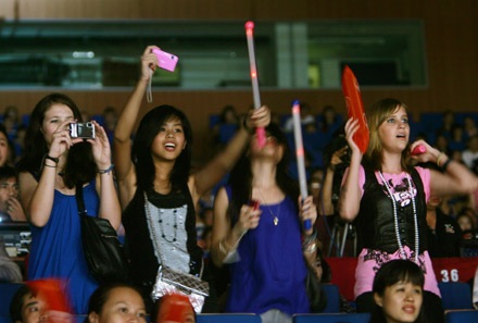 Boys Like Girls làm “điên đảo” giới trẻ Thủ đô - 12 Boys Like Girls làm “điên đảo” giới trẻ Thủ đô - 12