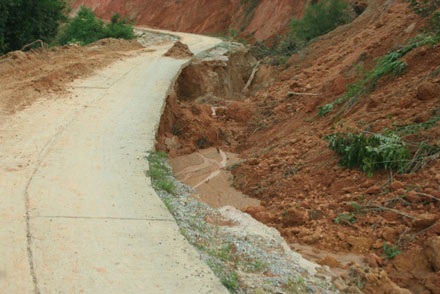 Tu Mơ Rông “oằn mình” sau bão - 2