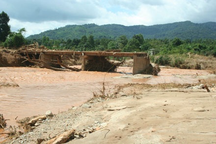 Tu Mơ Rông “oằn mình” sau bão - 7