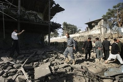 Đánh bom gần Sứ quán Ấn Độ ở Kabul, gần 100 người thương vong - 2 Đánh bom gần Sứ quán Ấn Độ ở Kabul, gần 100 người thương vong - 2