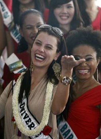 “Choáng” vì gương mặt mộc của Hoa hậu Hoàn vũ - 6