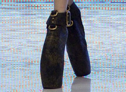 Bộ sưu tập giày kỳ quái "chấn động" làng thời trang - 5