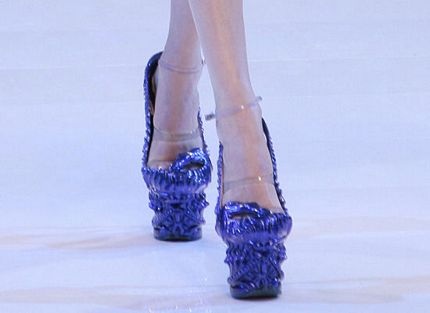 Bộ sưu tập giày kỳ quái "chấn động" làng thời trang - 4