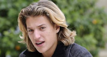 Con trai Tổng thống Pháp làm lãnh đạo - 1