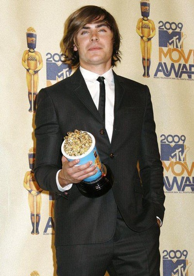 Zac Efron không thích xem lại phim mình đóng - 1 Zac Efron không thích xem lại phim mình đóng - 1