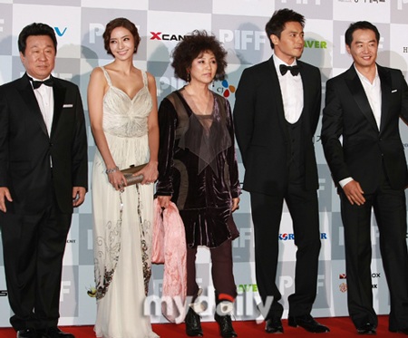 Han Chae Young rực rỡ tại LHP quốc tế Pusan - 17