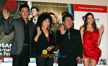 Han Chae Young rực rỡ tại LHP quốc tế Pusan - 6