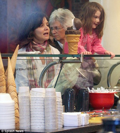 Cuộc sống của bé Suri Cruise thực sự thế nào? - 10 Cuộc sống của bé Suri Cruise thực sự thế nào? - 10