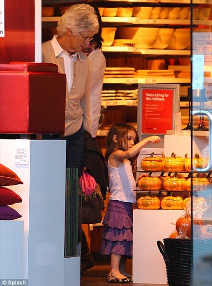 Cuộc sống của bé Suri Cruise thực sự thế nào? - 9 Cuộc sống của bé Suri Cruise thực sự thế nào? - 9