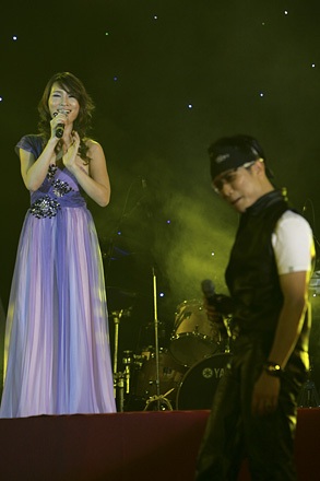 “Sao” hải ngoại khuấy động “Đêm nhạc hội” - 9 “Sao” hải ngoại khuấy động “Đêm nhạc hội” - 9