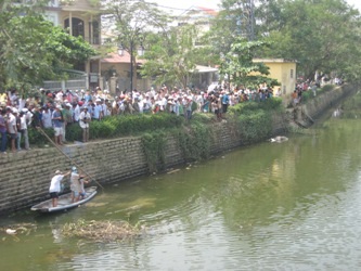 Tìm thấy xác người chết trôi sau 12 ngày - 1 Tìm thấy xác người chết trôi sau 12 ngày - 1